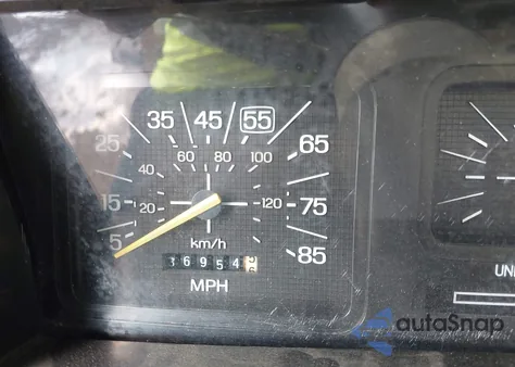 1983 Ford F100 z USA, uszkodzony, nr VIN 1FTCF10Y1DPA08516